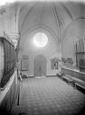 Vernantes : Eglise (ancienne) - Vue intérieure de la nef, vers l'entrée