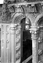 Tours : Cathédrale Saint-Gatien - Couronnement d'un clocher : corniches, chapiteaux