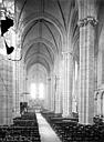 Puy-Notre-Dame (Le) : Eglise - Vue intérieure de la nef, vers le choeur