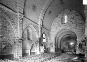 Autry-Issards : Eglise de la Trinité - Vue intérieure de la nef, vers le nord-est