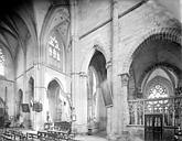 Souvigny : Abbaye (ancienne) * Eglise abbatiale - Vue intérieure de la croisée du transept, vers le nord-est