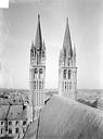 Caen : Abbaye aux Hommes (ancienne) * Eglise abbatiale Saint-Etienne - Tours de la façade ouest, prises depuis la tour centrale : vue d'ensemble