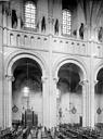 Caen : Abbaye aux Dames (ancienne), Eglise Sainte-Trinité - Vue intérieure de la nef, côté sud : grandes arcades
