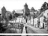 Semur-en-Auxois : Château - Vue d'ensemble sur la rivière