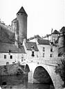 Semur-en-Auxois : Château - Tour prise du vieux pont