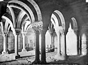 Boule-d'Amont : Abbaye de Serrabona - Eglise : Vue intérieure du porche