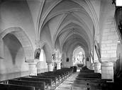 Bons-Tassilly : Eglise de Bons - Vue intérieure de la nef, vers le nord-est