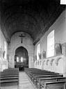 Condé-sur-Ifs : Eglise - Vue intérieure de la nef, vers le chœur