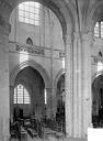 Falaise : Eglise Saint-Gervais - Vue intérieure de la nef, vers le sud : travée