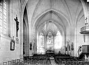 Sainte-Catherine-de-Fierbois : Eglise - Vue intérieure de la nef, vers le choeur