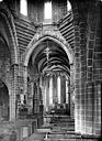 Saint-Sever-Calvados : Eglise - Vue intérieure de la nef et de la croisée, vers le choeur