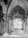 Saint-Wandrille-Rançon : Abbaye Notre-Dame de Fontenelle (ancienne) - Cloître : portail