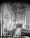 Ecrouves : Eglise - Vue intérieure de la nef, vers le choeur
