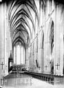 Toul : Cathédrale Saint-Etienne (ancienne) - Vue intérieure de la nef, vers le choeur