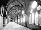 Toul : Cathédrale Saint-Etienne (ancienne) - Cloître : vue intérieure de la galerie ouest