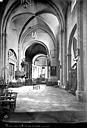 Unac : Eglise - Vue intérieure de la nef, vers le choeur