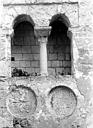 Jumièges : Abbaye (ancienne) - Façade intérieure : fenêtres géminées