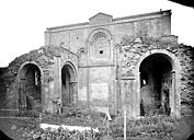 Charlieu : Abbaye Saint-Fortunat (ancienne)* église - Eglise - Narthex et restes de la 1ère travée de la nef, côté est