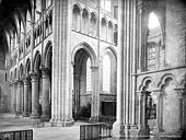 Dijon : Eglise Notre-Dame - Vue intérieure du transept et du bas-côté sud