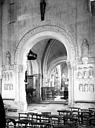 Duclair : Eglise Saint-Denis - Vue intérieure à l'entrée de la nef