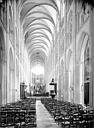 Eu : Collégiale Saint-Laurent - Vue intérieure de la nef vers le choeur