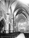 Etain : Eglise Saint-Martin - Vue intérieure de la nef vers le choeur