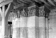 Fontevraud-l'Abbaye : Abbaye (ancienne) - Eglise. Chapiteaux de la nef, 2e pilier sud : Mise au tombeau de la Vierge