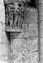 Fontevraud-l'Abbaye : Abbaye (ancienne) - Eglise. Chapiteau des arcatures de la nef : Feuillages entrelacés