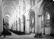 Fécamp : Abbaye de la Trinité - Vue intérieure de la nef vers le choeur et bas-côté sud