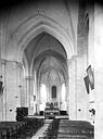 Gennes : Eglise Saint-Vétérin - Vue intérieure de la nef vers le choeur