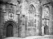 Grâces : Eglise Notre-Dame - Façade sud : Portes et fenêtre