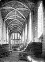 Ginals : Abbaye de Beaulieu (ancienne) - Eglise : Vue intérieure de la nef vers le choeur