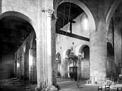 Quimper : Eglise - Vue intérieure du bas-côté sud et de la nef, prise du transept