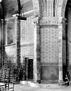 Lanmeur : Chapelle de Kernitron - Vue intérieure à la croisée du transept