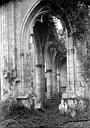 Jumièges : Abbaye (ancienne) - Eglise Saint-Pierre : Vue intérieure du bas-côté nord