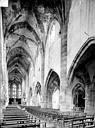 Rembercourt-Sommaisne : Eglise de Rembercourt - Vue intérieure de la nef vers le choeur