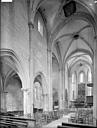 Aignay-le-Duc : Eglise - Vue intérieure de la nef vers le nord-est