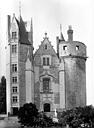 Montreuil-Bellay : Château - Château-Neuf : Façade nord sur cour