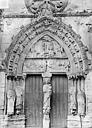 Longpont-sur-Orge : Basilique Notre-Dame-de-Bonne-Garde * Abbaye (ancienne) - Portail de la façade ouest