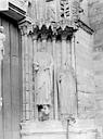 Longpont-sur-Orge : Basilique Notre-Dame-de-Bonne-Garde * Abbaye (ancienne) - Portail de la façade ouest : Statues de l'ébrasement droit