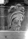 Angers : Cathédrale Saint-Maurice - Façade ouest, statues de la partie supérieure représentant saint Maurice et ses compagnons en costume militaire du 16e siècle : Tête de la 7e statue