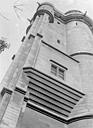 Vincennes : Château - Donjon : Façade en contre-plongée