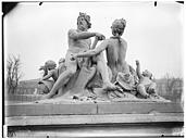 Paris 01 : Jardin des Tuileries - Statue de La Seine et de La Marne