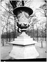 Paris 01 : Jardin des Tuileries - Allée de Diane : vase