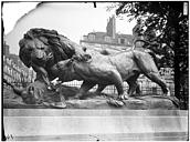 Paris 01 : Jardin des Tuileries - Groupe sculpté de Lion et lionne se disputant un sanglier