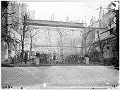 Paris 04 : Hôtel de Richelieu - Vue de la cour et du jardin