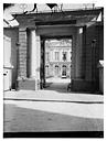 Paris 07 : Ministère de la guerre*Hôtel de Loménie de Brienne*Hôtel de Mailly*Hôtel du président Duret - Vue de la cour et du portail