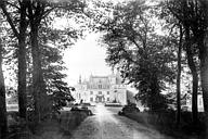 Chenonceaux : Domaine de Chenonceau : Château - Vue d'ensemble, prise de la grande avenue du parc