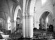 Amboise : Eglise Saint-Denis - Vue intérieure de la nef, prise du bas-côté nord vers le sud-est
