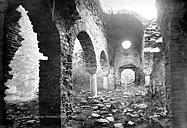 Casteil : Abbaye de Saint-Martin du Canigou (ancienne) - Eglise : Vue intérieure de la nef vers l'ouest
